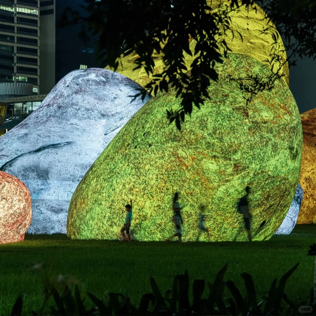 Giant Inflatable Stone Mountain Air Blow Rock Statue/Boulder with White LED Light Outdoor Event Decoration for Display