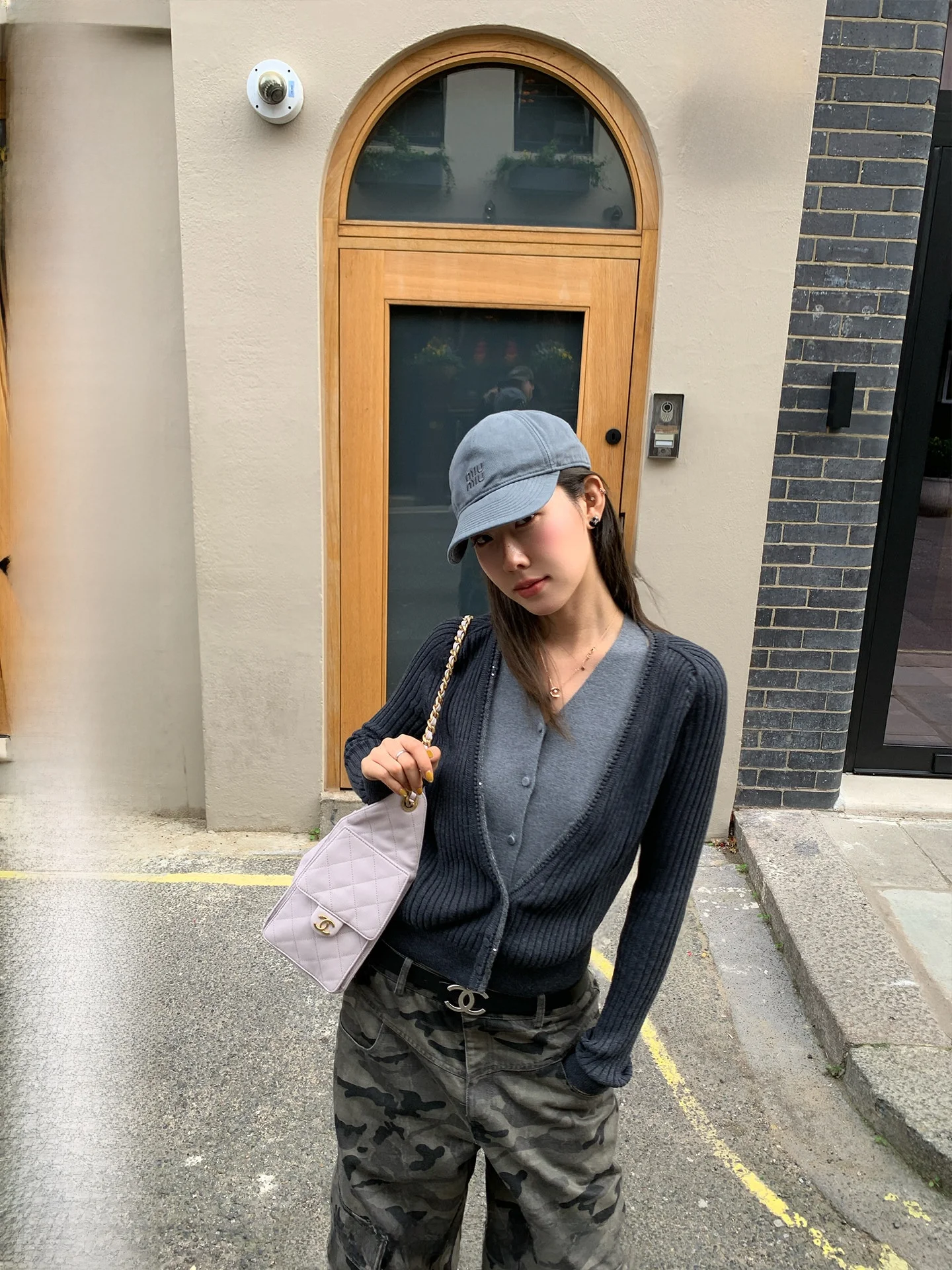 

Топ Ranwear с V-образным вырезом, на шнуровке, в стиле колор-блок, облегающий, имитация двухслойности, повседневный, из смесового полиэстера, нейлона, акрила и шерсти