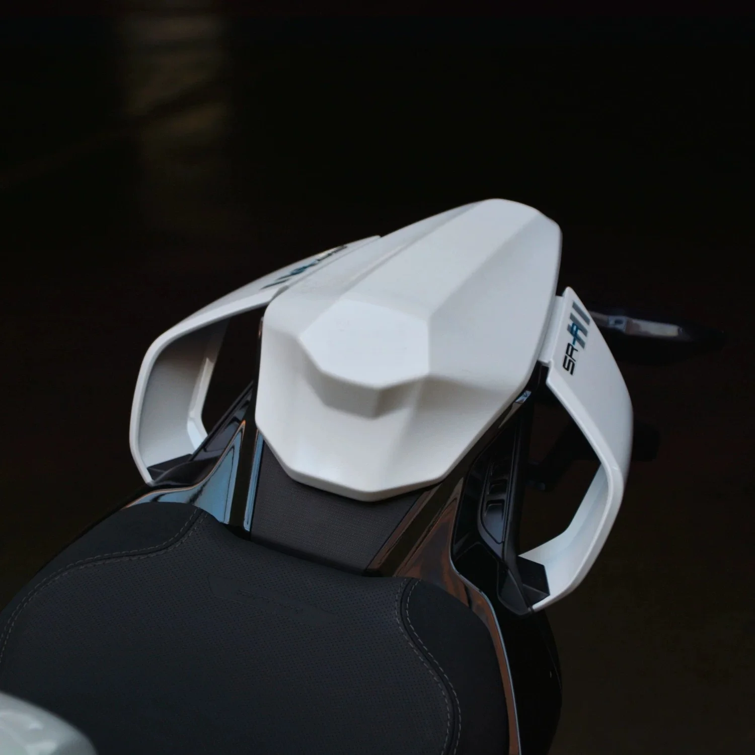 For CFMOTO 675SR Single-Seat Rear Hump with Diverter Wing Streamlined Design Blade-Style Diverter Enhances Vehicle Aerodynamics
