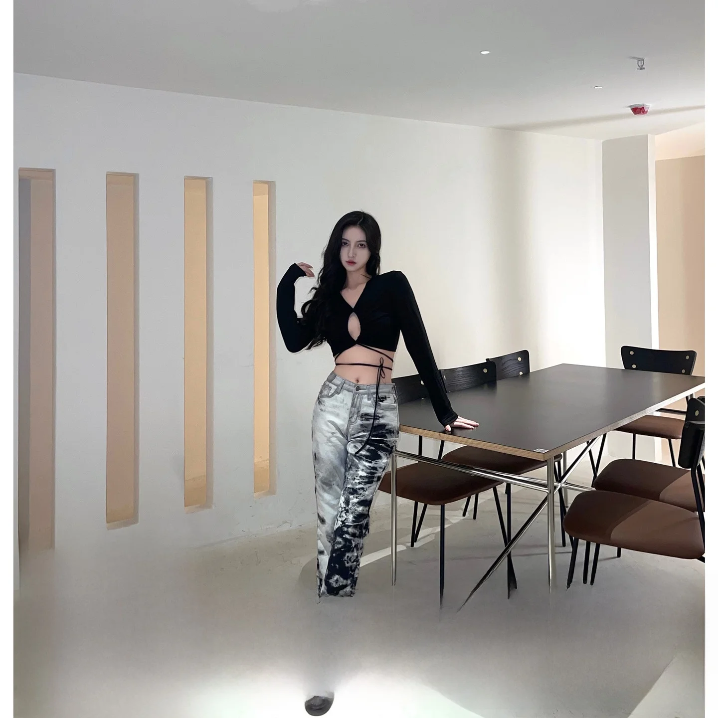 

Джинсы женские с высокой талией, облегающие, с эффектом тай-дай, черно-белые, длинные, весенние, в стиле стритстайл, на молнии