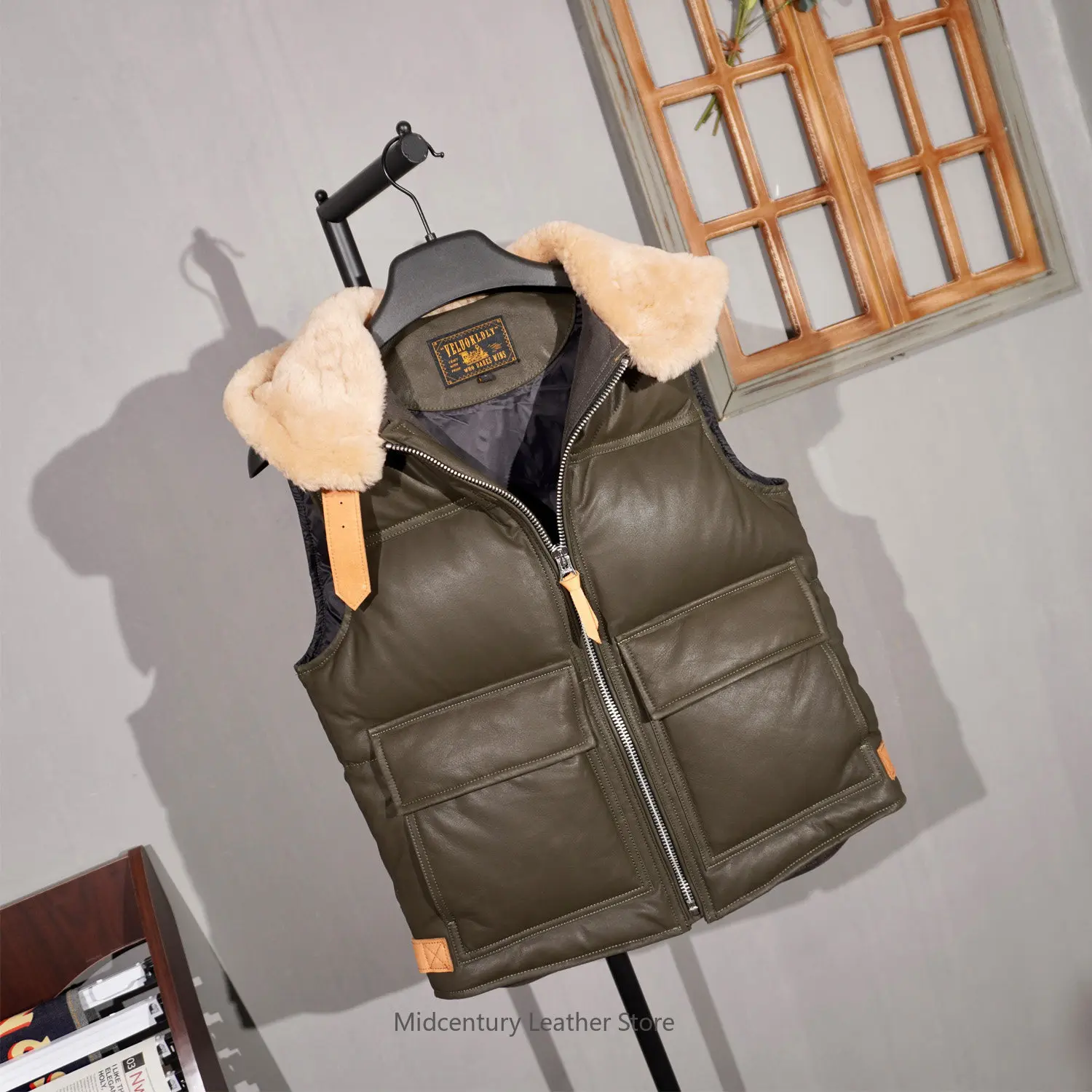 

American retro contrasting color hooded cotton slim fit fluffy sheepskin down vest