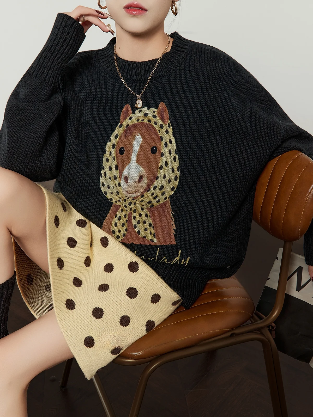 

Свободный женский вязаный свитер на осень-зиму: модная универсальная верхняя одежда, комфортный крой, длинный рукав, воротник-гольф или круглый вырез