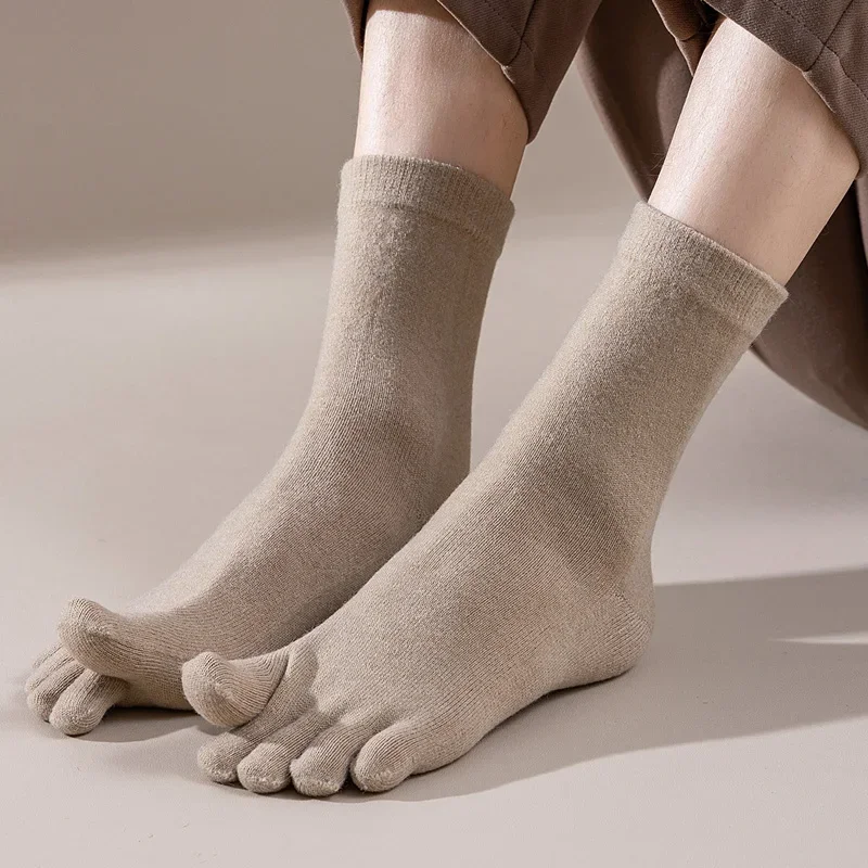 Meias masculinas de lã com cinco dedos, curtas, grossas, sólidas, absorventes de suor, vestido de negócios, macio, respirável, manter o calor, meias térmicas de inverno