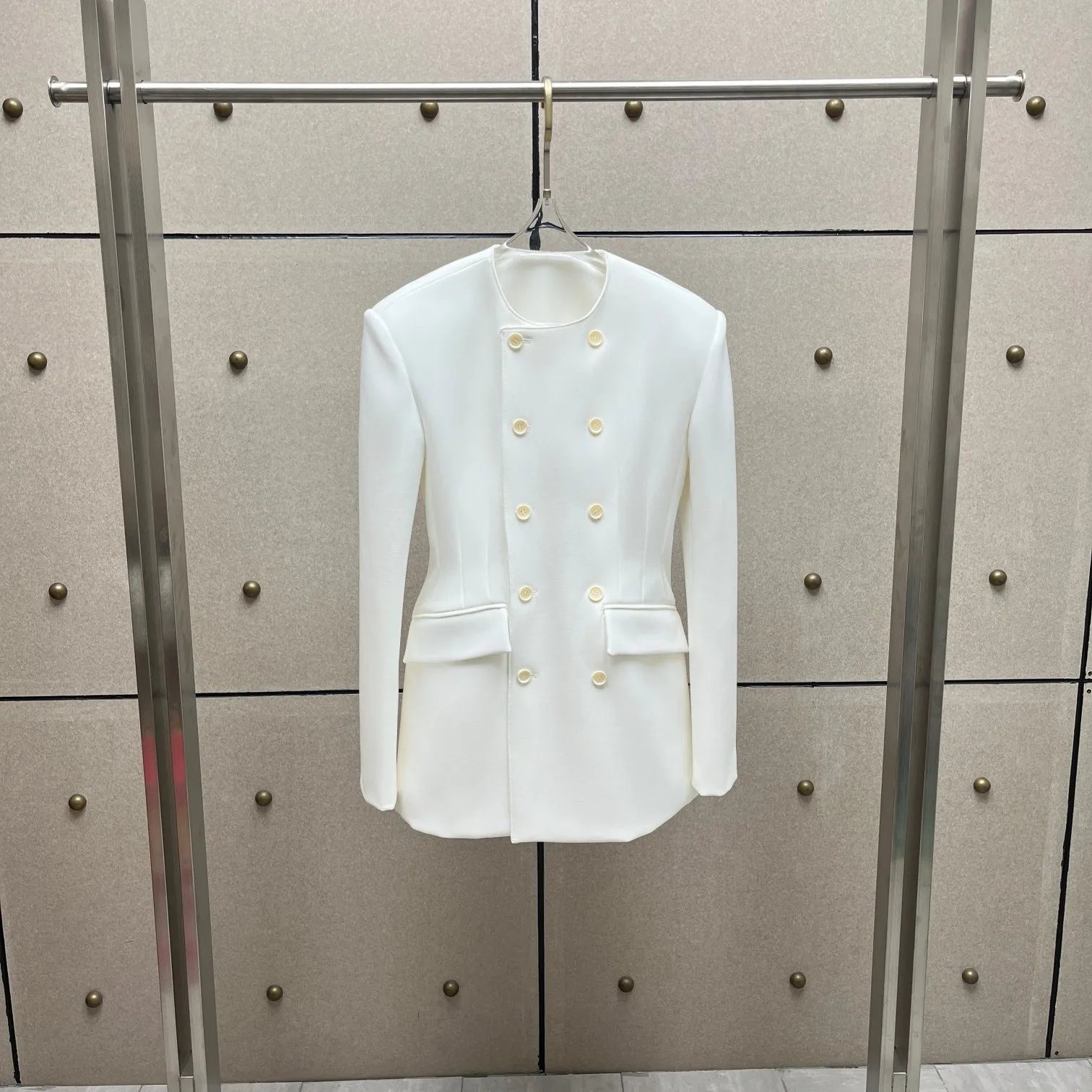 2026 Double-Breasted Round Neck Hourglass Long Blazer – Structured Tailored Coat with Flap Pockets in Beige & White