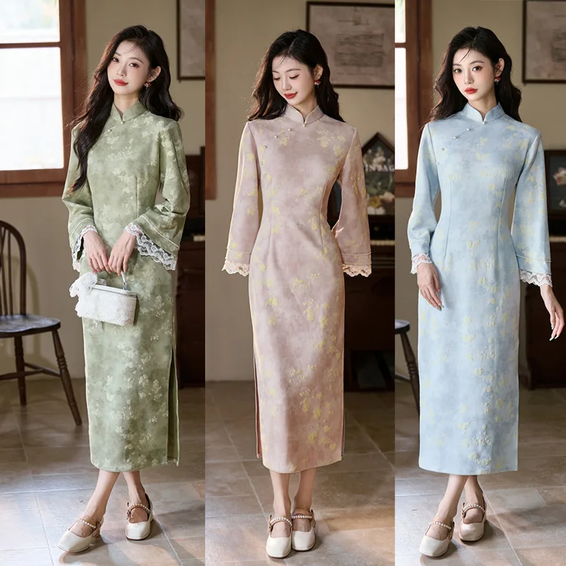 

Синий перевернутый Cheongsam с большими рукавами в китайском стиле и длинными рукавами, новинка 2025, женское облегающее осенне-зимнее Ципао в стиле ретро