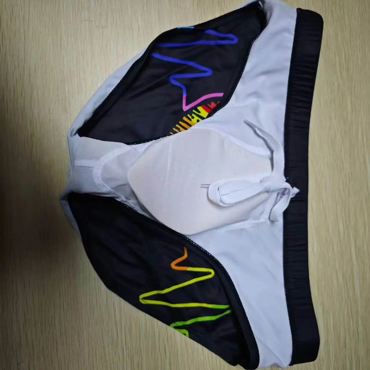 Wholesale foreign trade men's simple rainbow triangle swimming trunks with cup sports low waist quick-drying triangleUXH367-1