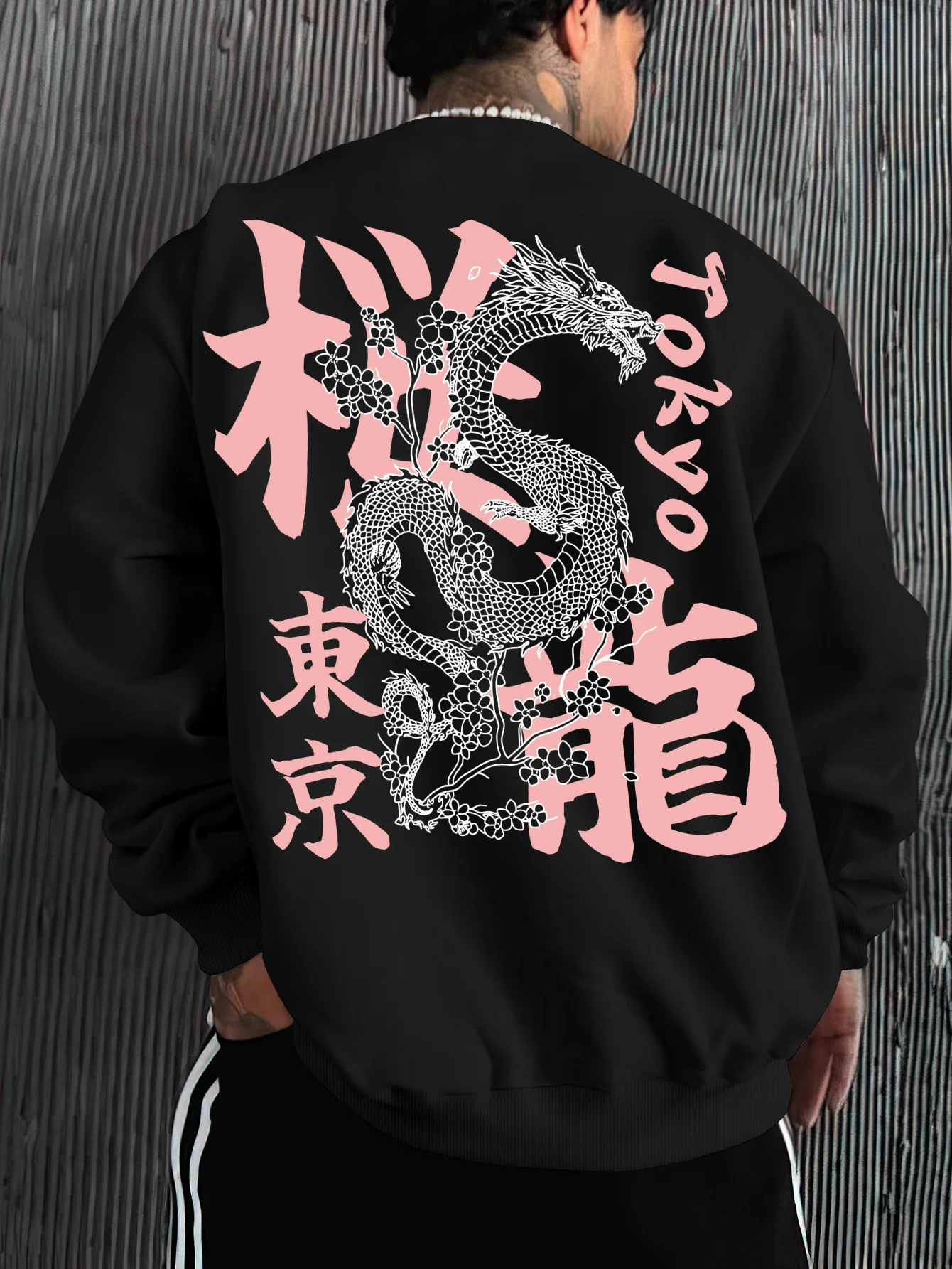 Street Fashion In Tokyo - Selección popular de sudaderas con estampados