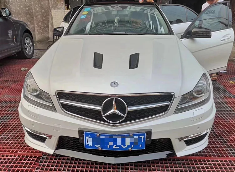 Suitable for Mercedes-Benz C-class 2008 w204 upgrade modification c63 AMG body kit front bumper grille daytime running light