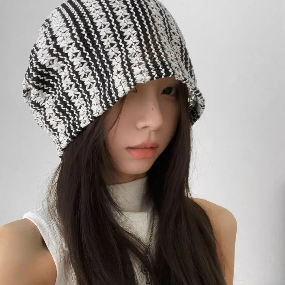 

Women's Lightweight Breathable Lace Beanie, Single-Layer Hollow-Out Cap with Intricate Pattern, Geometric Hollow-Out Design