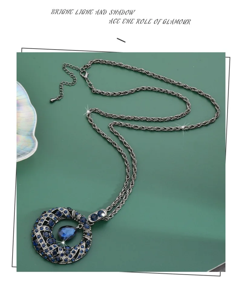 

A fashionable sweater chain with a long geometric tassel necklace, a multi-functional and simple necklace