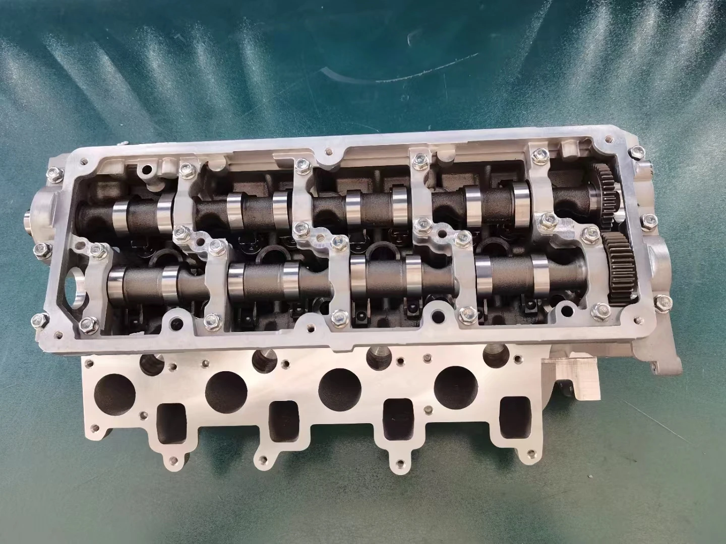 

CFCA Complete Cylinder Head OEM 03L103351D 03L103265CX for V W 908727