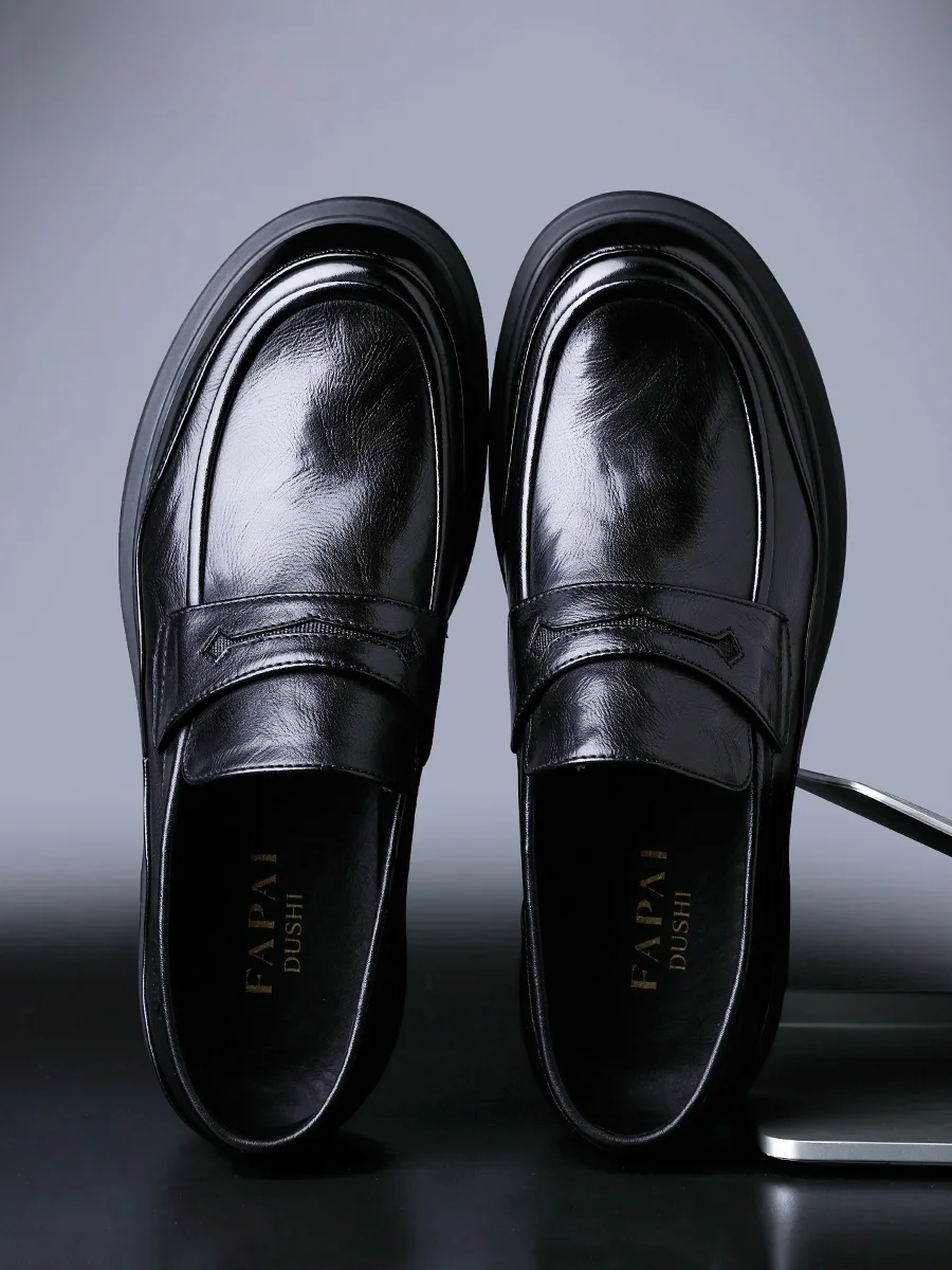 

Мужские повседневные кожаные туфли-лоферы из натуральной мягкой кожи, в британском стиле, с широким носком, модные, для бизнеса и офиса.