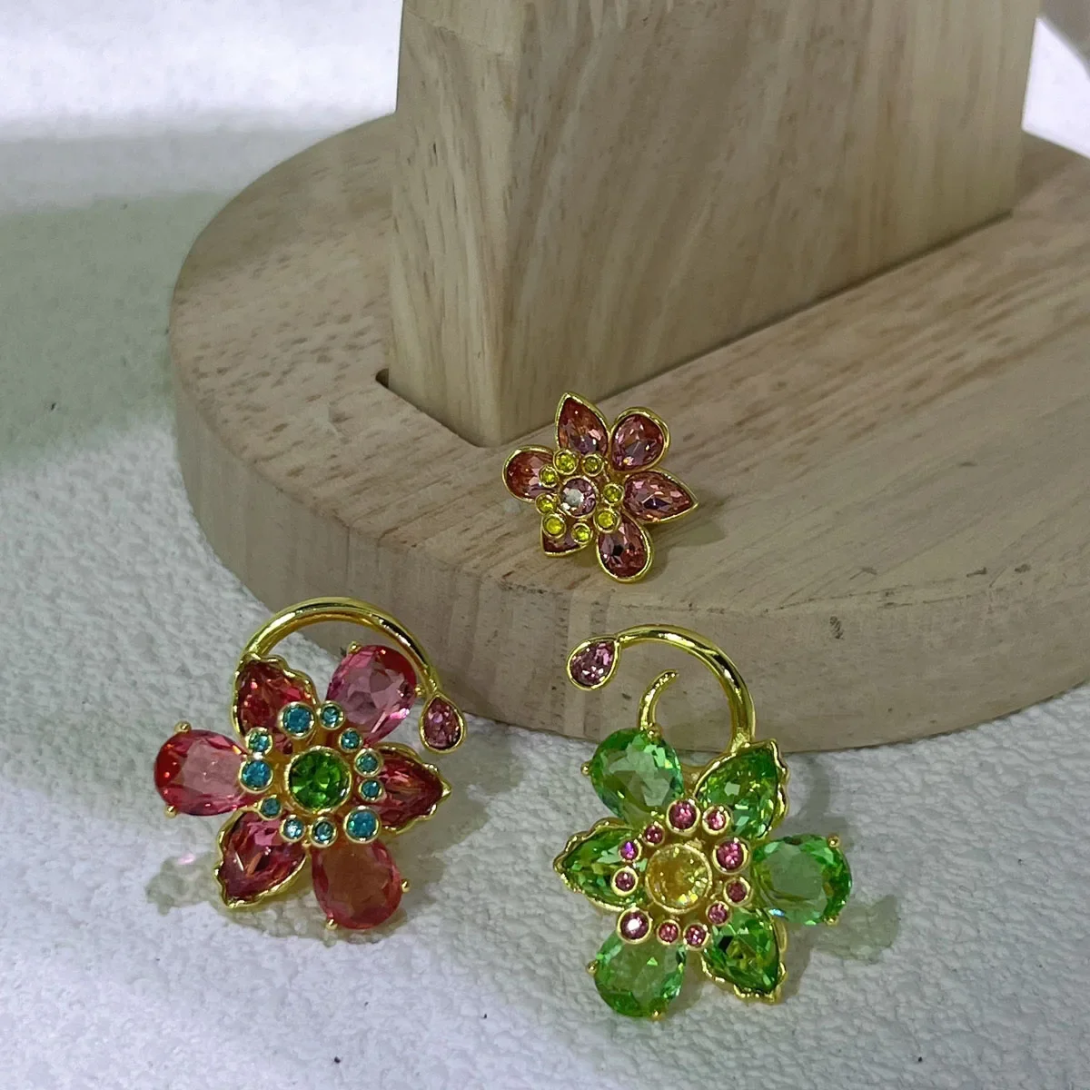 Originele sieradenset nieuwe kleur bloem kristal boetiek onregelmatige oorbel prachtige ketting ring armband huwelijkscadeau voor vrouwen