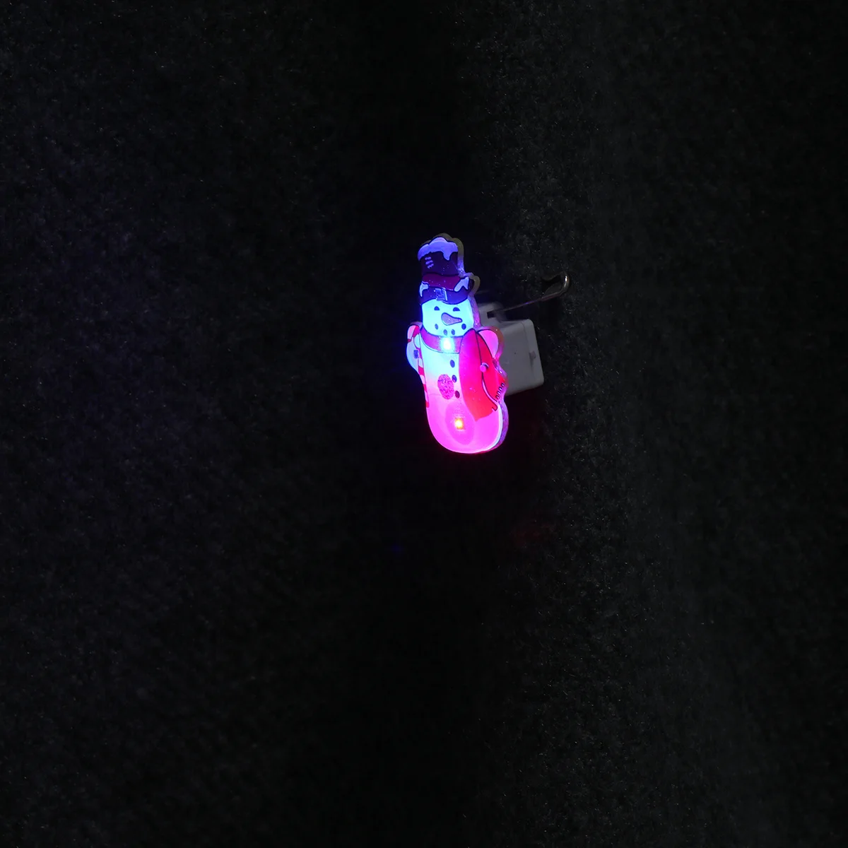 

25Pcs Christmas Glitter Brooches LED Snowman Pins Luminous Enamel Badges Party Decoration Christmas Jewelry Corsage Gift