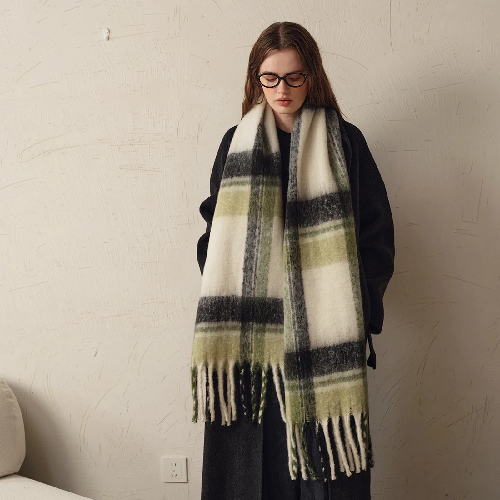 

2025 autumn and winter new style imitation cashmere loop yarn plaid women's scarf, thickened and warm, outer shawl fringed scarf