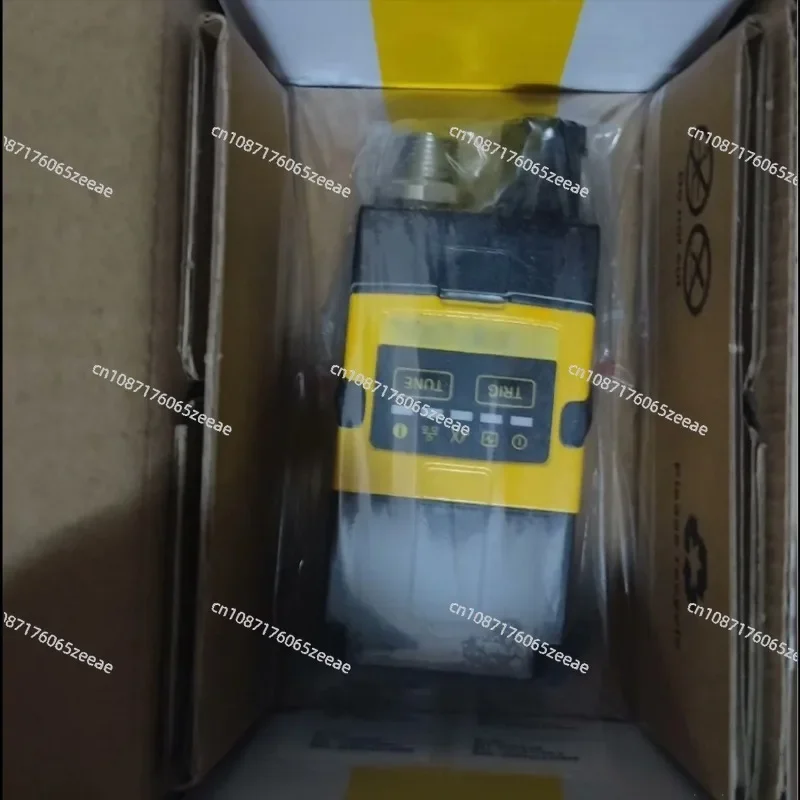 

Spot Photo 1-Year Warranty Brand New and Original DM262QX