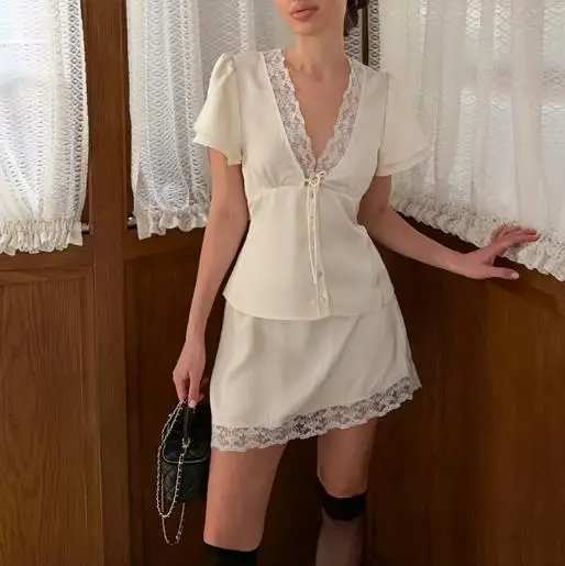 ツーピースセット レディース服 2026 春夏新作 無地 レース パッチワーク Vネック 半袖トップス＆カジュアルミニスカートセット