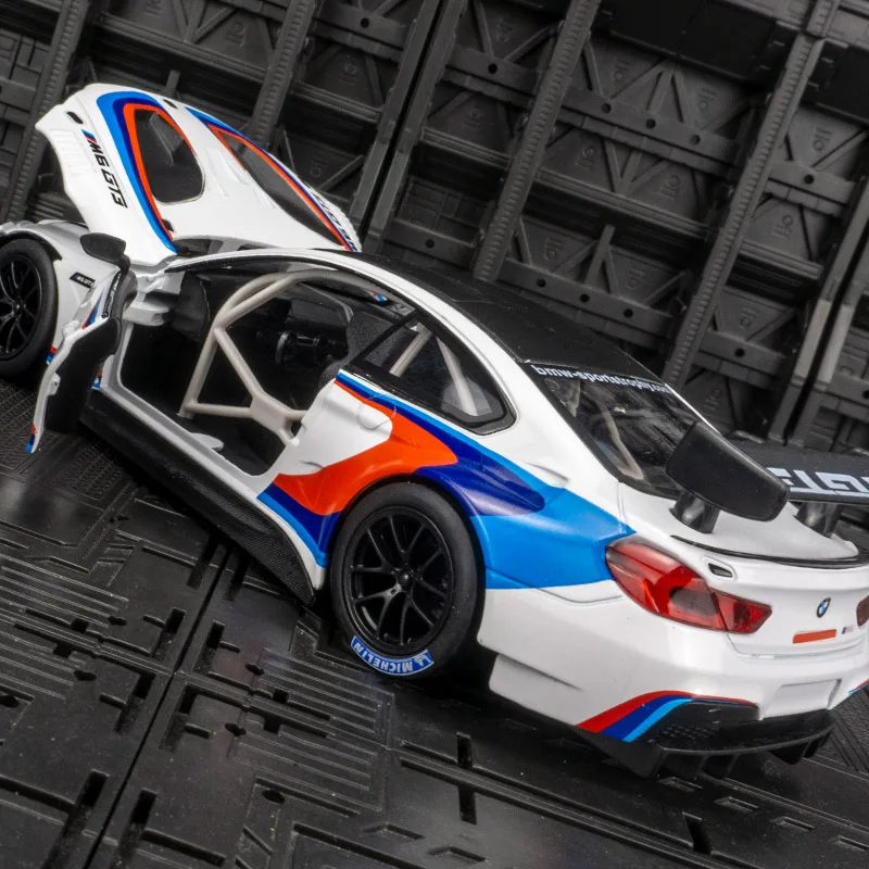 1:24 BMW M6 GT3 Legering Sportwagen Speelgoed Hoge Simulatie Metalen Diecast Met Geluid Licht Trek Racewagens Voor kinderen Geschenken