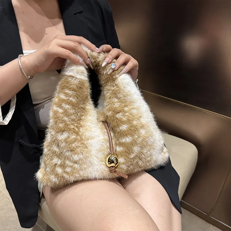 

Winter Soft Warm Bag Luxury New Design Women's Faux Fur Handbag Girls Fluffy Large Capacity Tote Bag High Quality Fur Purse