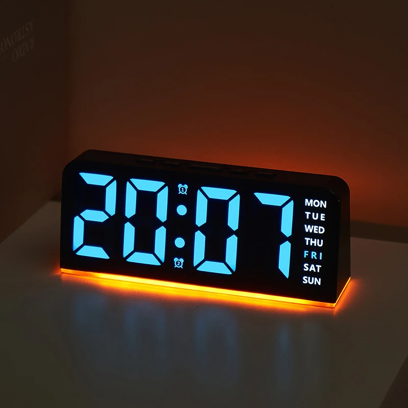 USB-betriebener digitaler Wecker mit Stimmungslicht, Temperaturanzeige, Datum, Wochenanzeige, 2 Alarme, Schlummerfunktion, Tischuhr, 4-stufige Helligkeitsregelung, 12/24-Stunden-Digital-LED-Uhr