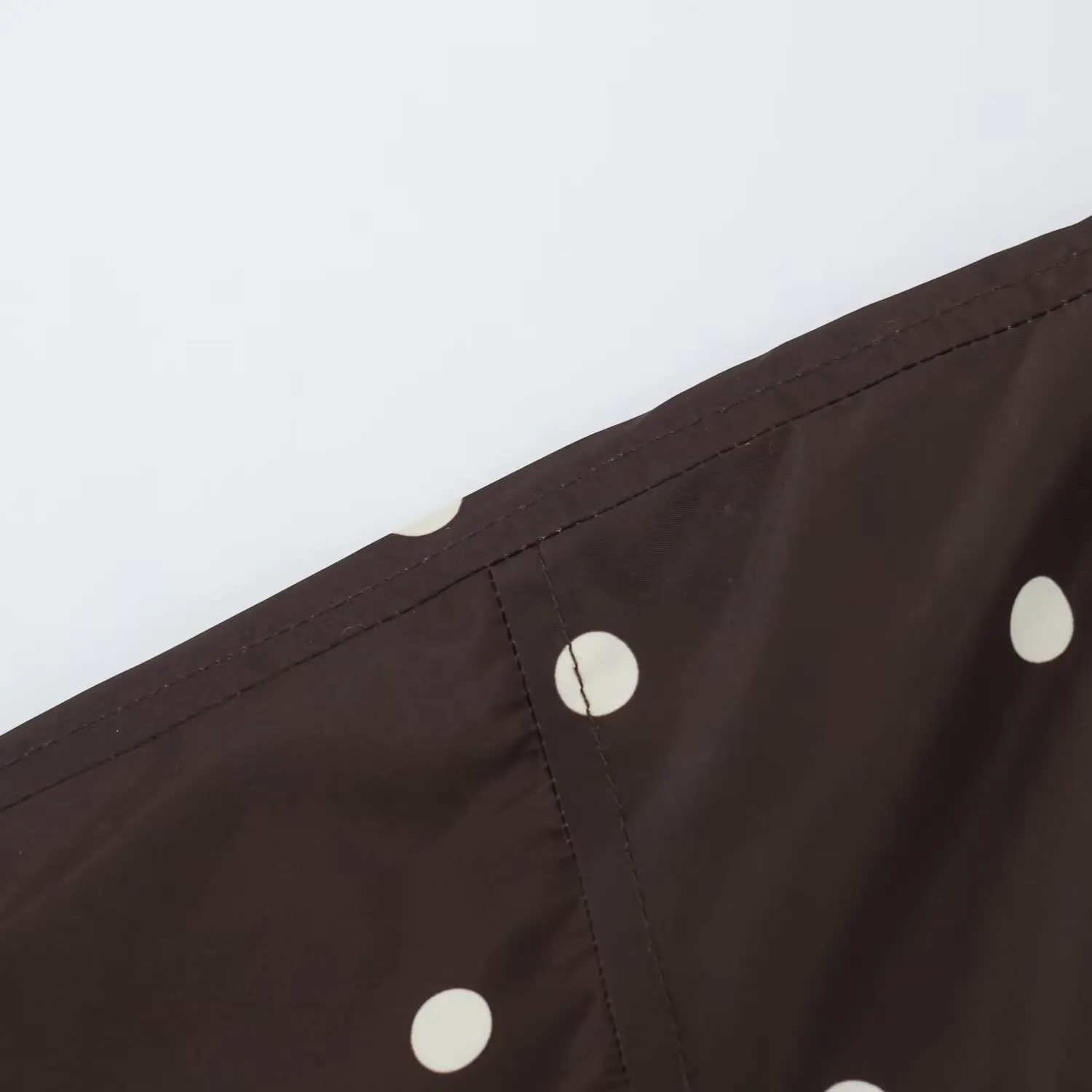 BSAY Damen Bomberjacke mit Polka-Dot-Print, kurz geschnitten, Stehkragen, elastische Ärmelbündchen, lange Ärmel, lässiges Design mit Taschen, kurze Oberbekleidung. – Detail 11