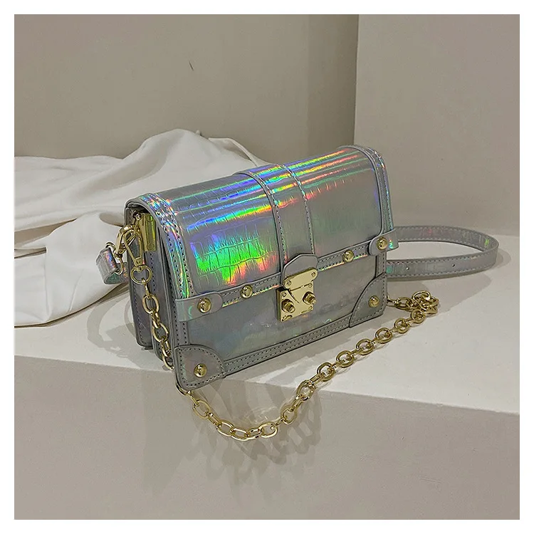

Новая корейская лазерная сумка 2025 года — маленькая квадратная сумка с заклепками — модный дизайн с цепочкой, универсальная для через плечо и плеч
