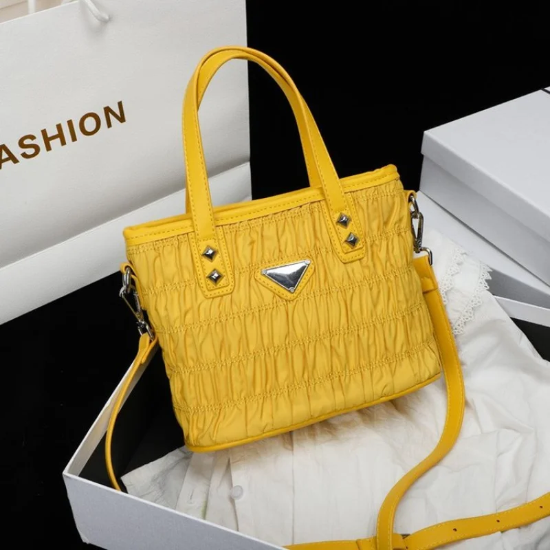 Bolsa de noite feminina com decoração de contas de couro sintético brilhante adequada para eventos de casamento e festas