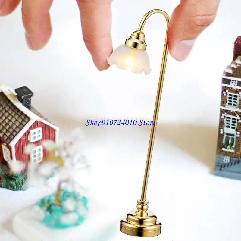 77hd Luz escritorio LED metal dorado en miniatura para 1/12 accesorios casas muñecas decoraciones realistas para