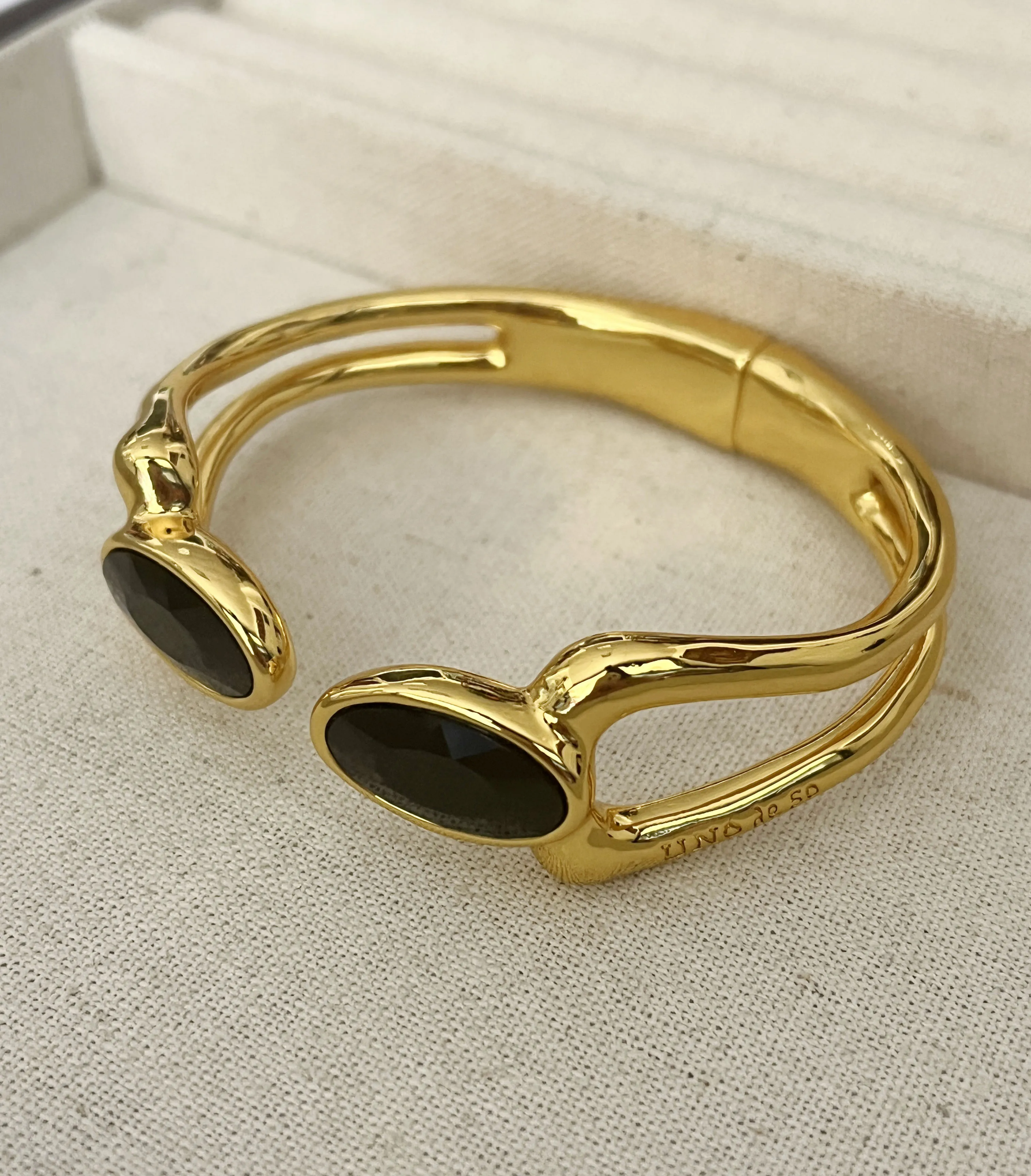 New UNOde50 Trendy Bracelets- Stay Fashionable and Fabulous with this Sparkling Accessory - Perfect for All Ages