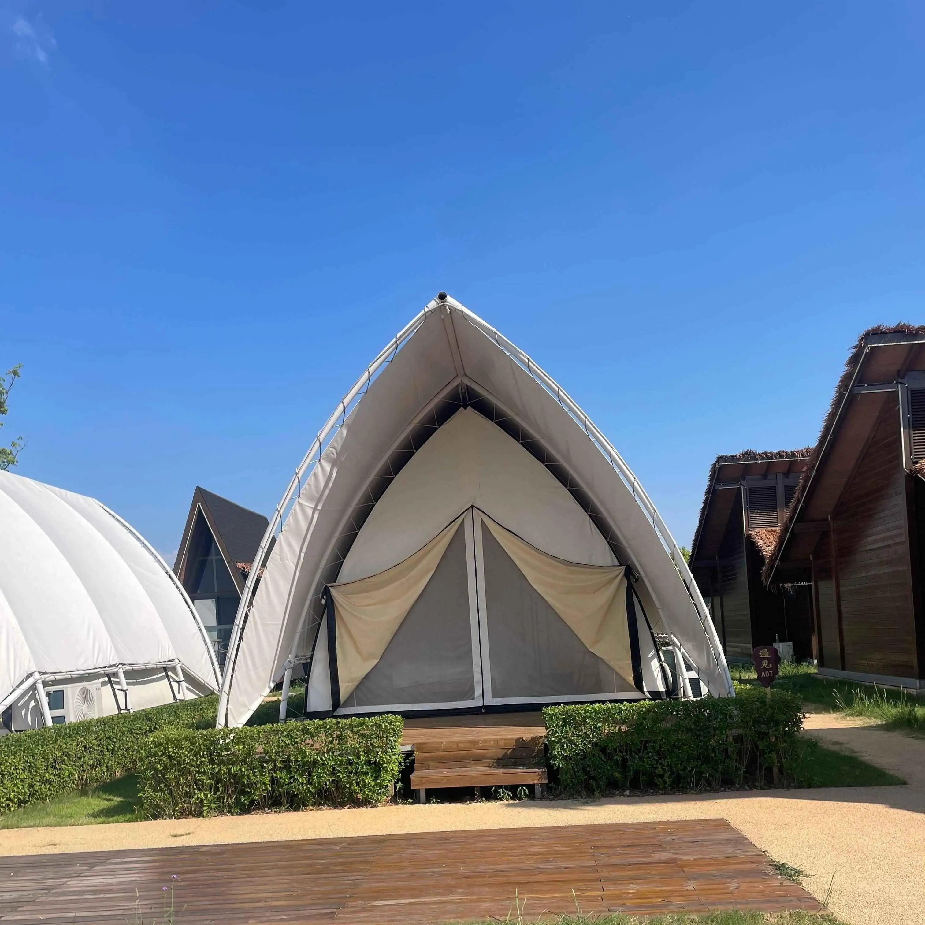 Customizable Waterproof Sailing Type Hotel Tent: Four Season  Sailing Hotel Tent Anti-Mold Glamping Resort Safari Tent