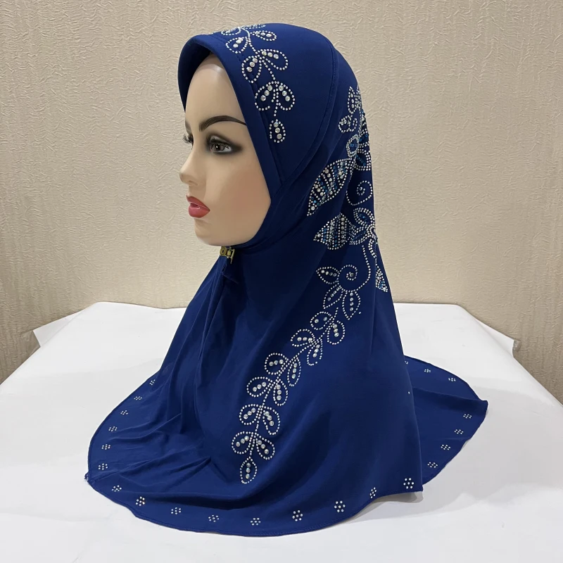 خجاب H102 بتصميم أنيق ومُزيّن بالكريستالات: تجربة حقيقية وتحليل شامل قبل الشراء