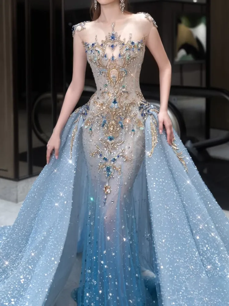 

The gradient blue host will pin beads toast strapless model catwalk and person fish Ji Cheng dress