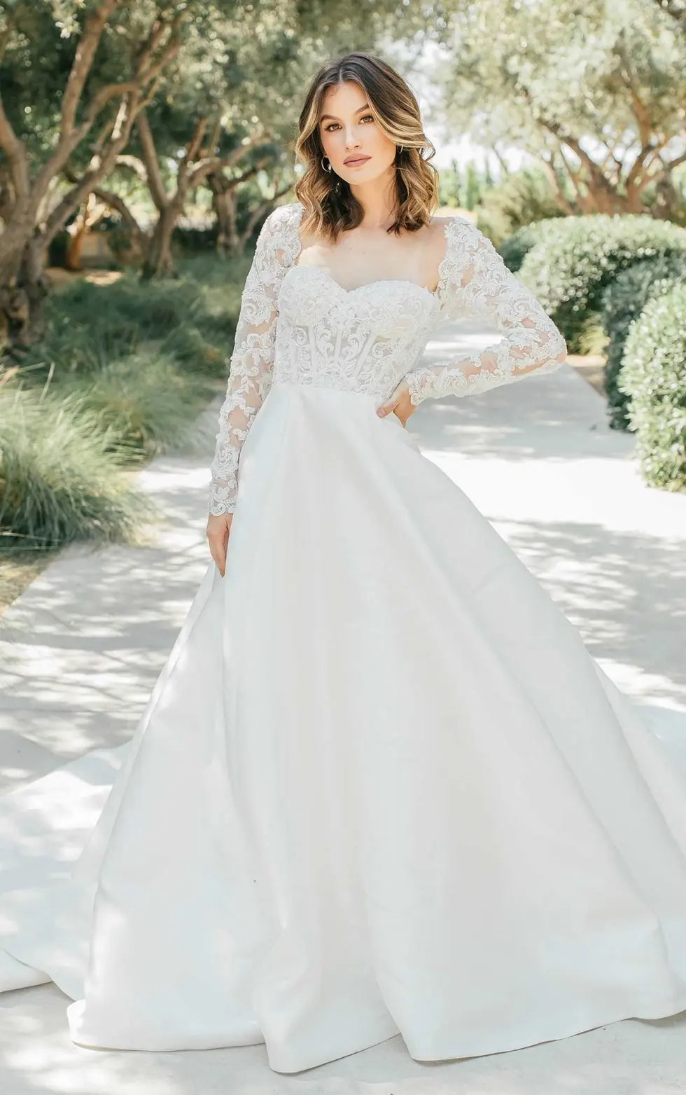 Elegant Sweetheart Wedding Dresses With Full Sleeves Lace Jacket  A-line Simple Styles Bridal Dress with Court Train