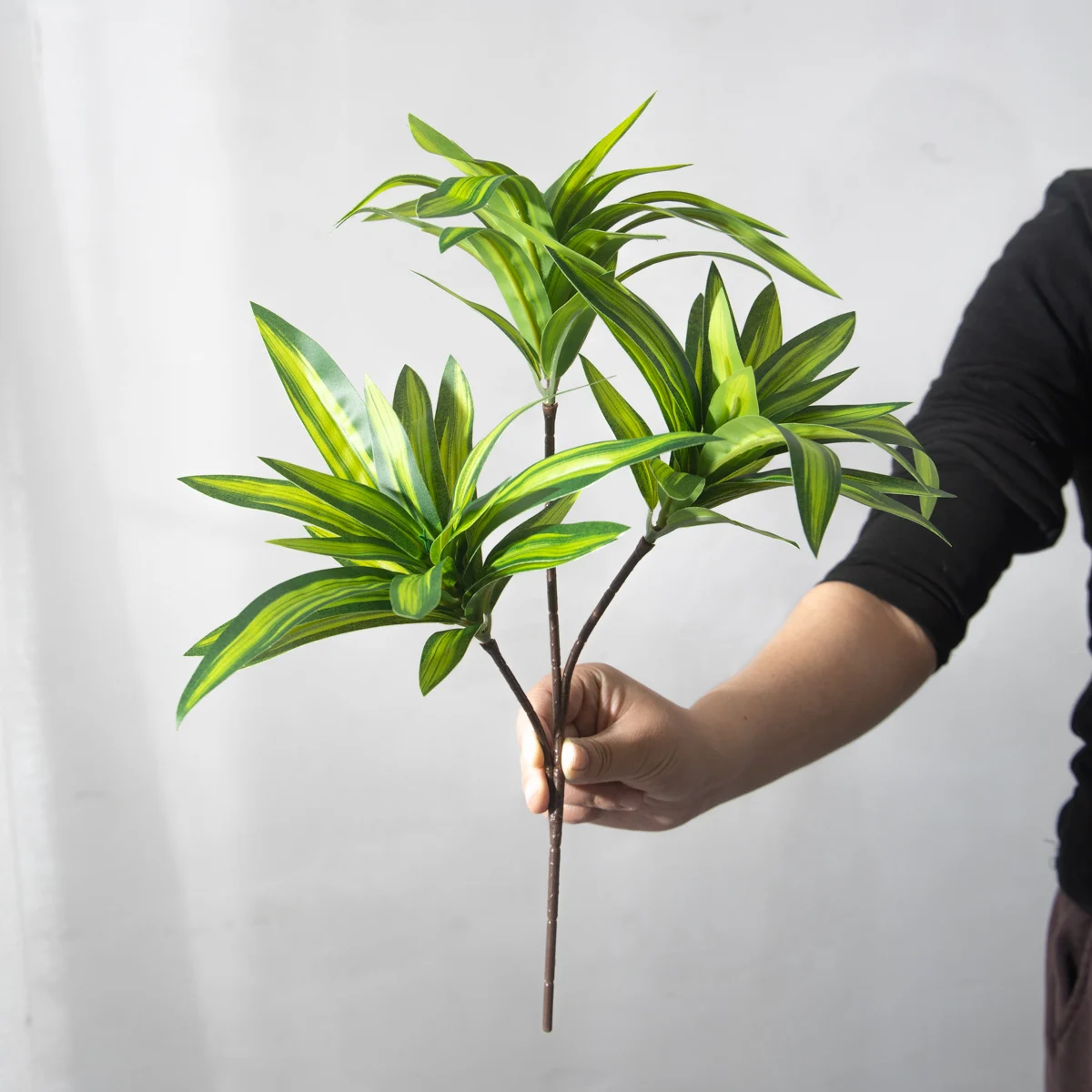36 cm 3 Köpfe Künstliche Palme Kunststoff Bambus Zweig Tropische Topfpflanzen Gefälschte Gras Für Home Desktop Pflanze Wand Dekoration – Detail 12