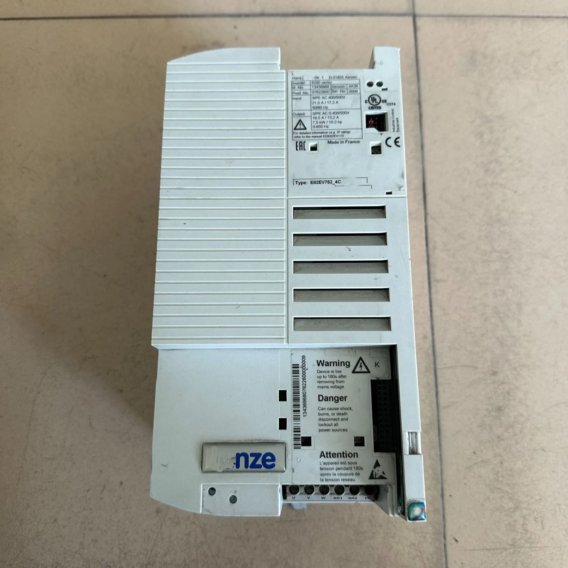 

E82EV752-4C Векторный инверторный привод 8200 E82EV752K4C