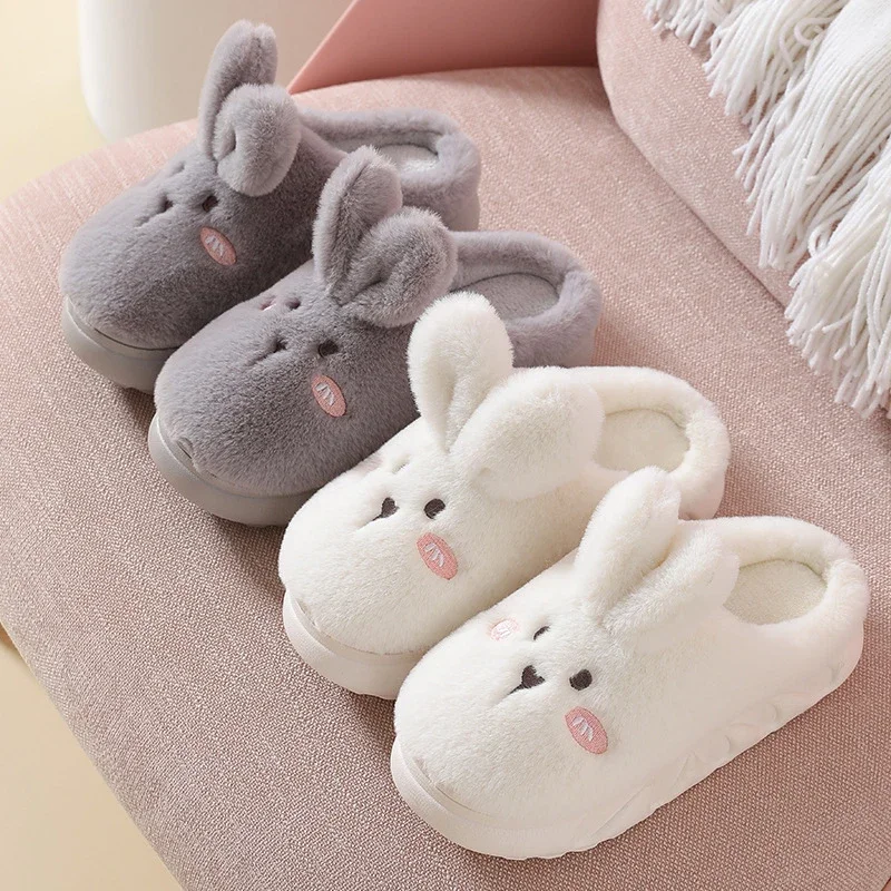 Pantoufles d'animaux en peluche mignons pour femmes, jolies diapositives de lapin lapin, pantoufles à plateforme d'intérieur pour chambre à coucher, chaussures à semelle souple en fourrure moelleuse, 2022