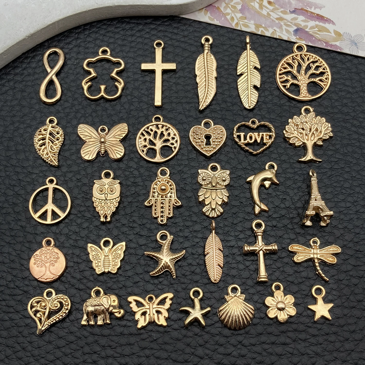 

30pcs/set of mixed KC gold random pendants, DIY necklaces, bracelets, earrings, jewelry, Halloween and Thanksgiving accessories.