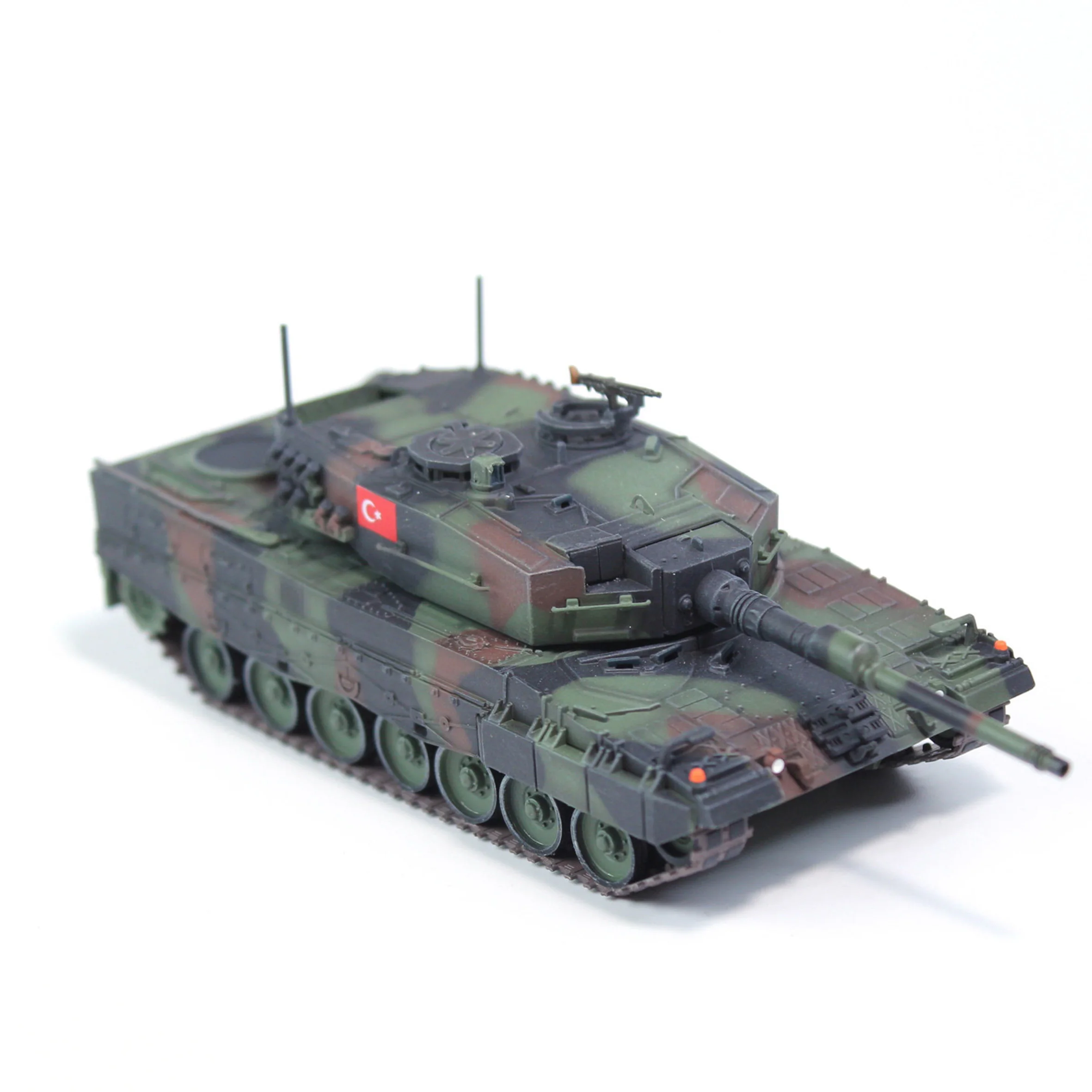 modele-de-char-leopard-2a4-1-72-12226pe-2eme-brigade-blindee-de-cavalerie-de-turquie-2016-modele-statique-fini
