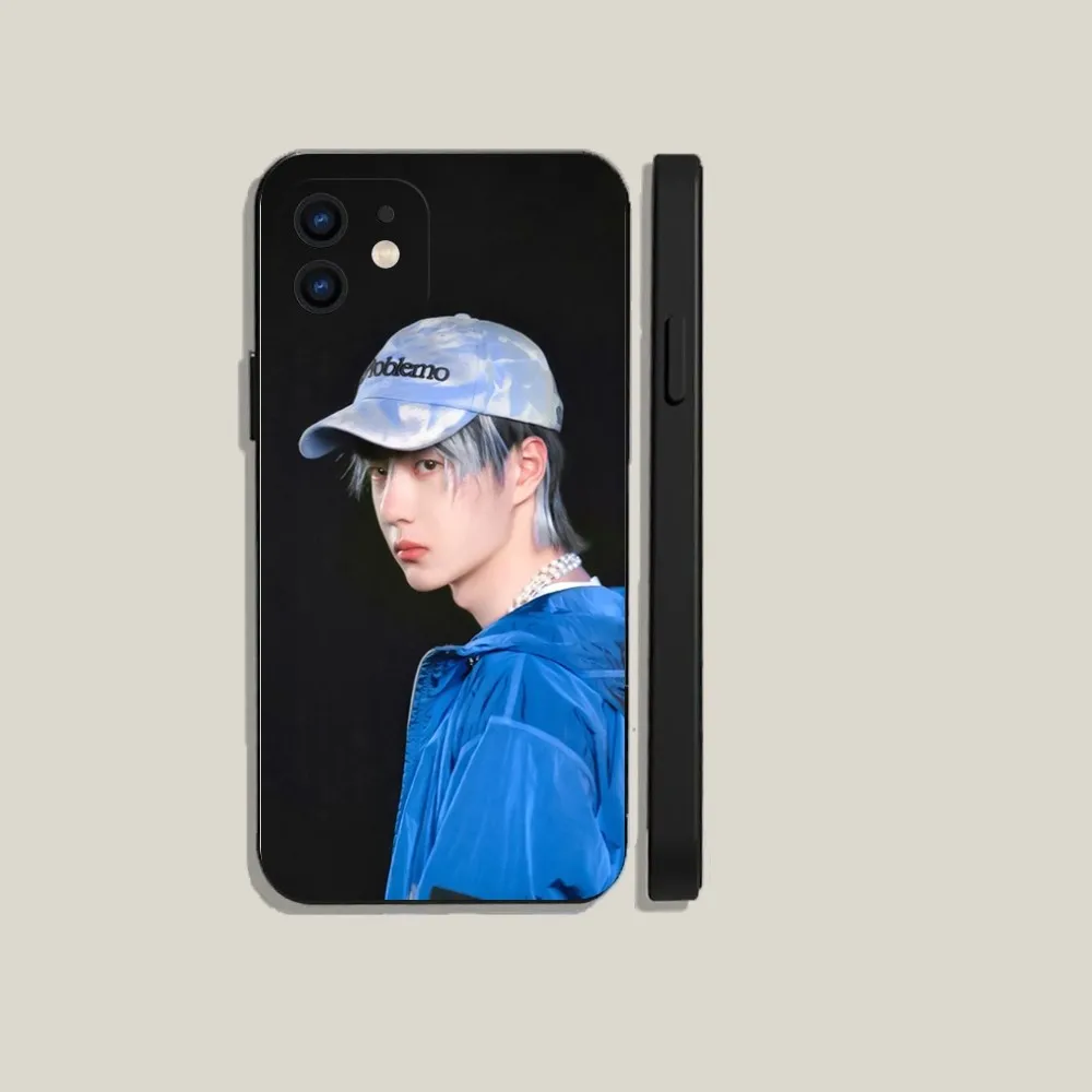Schauspieler W-Wang YiBo Handyhülle für iPhone16,15,14,13,12,11,Plus,Pro Max,XS,X,XR,SE,Mini,8,7 Weiche Silikon-Schutzhülle in Schwarz