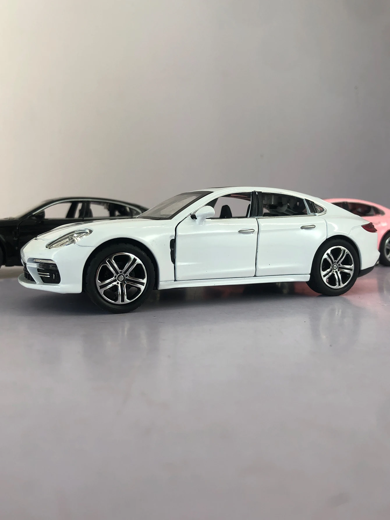 

1:32 имитация модели купе из цинкового сплава, статическое украшение, металлический коллекционный подарочный автомобиль