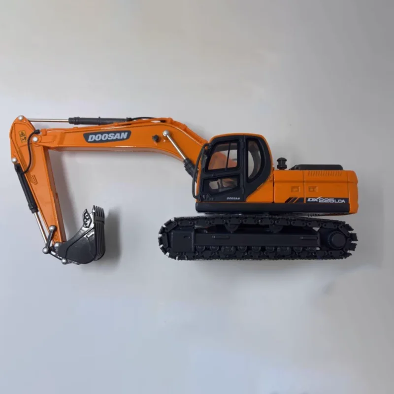 Diecast 1:40 Scale DOOSAN DX225LCA Excavator Alloy Vehicle Model Finished Simulation Collection Decoration Gift Toys Display