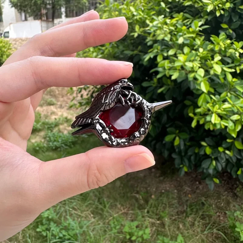 Game Love And Deepspace Sylus Cosplay Brooch Unisex Red Gemstone Crow Badge Halloween Gothic Corsage Pins Jewelry Accessories