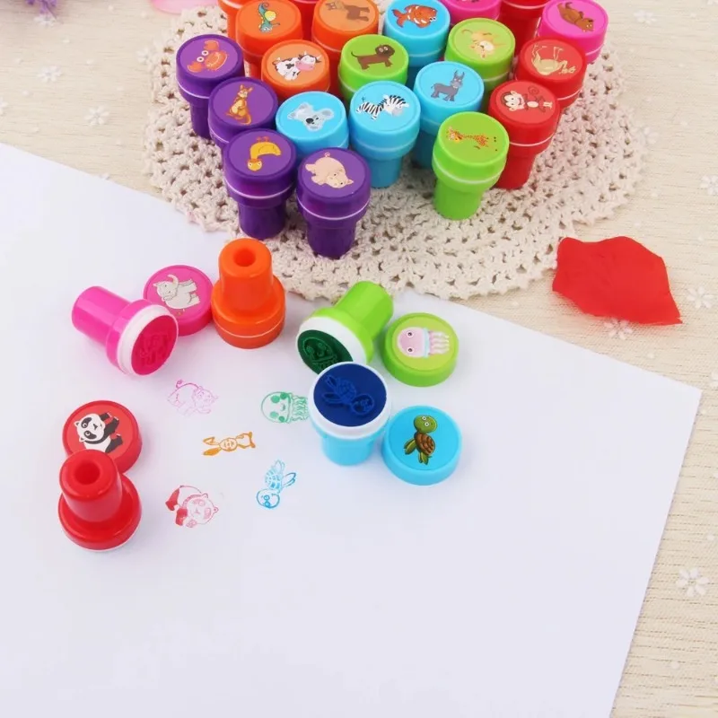 26 Stks/set Ronde Veelkleurige Stempel Leuk Leuk Kind Diy Plakboek Kinderen Stempel Cartoon Scrapbooking Beloning Speelgoed