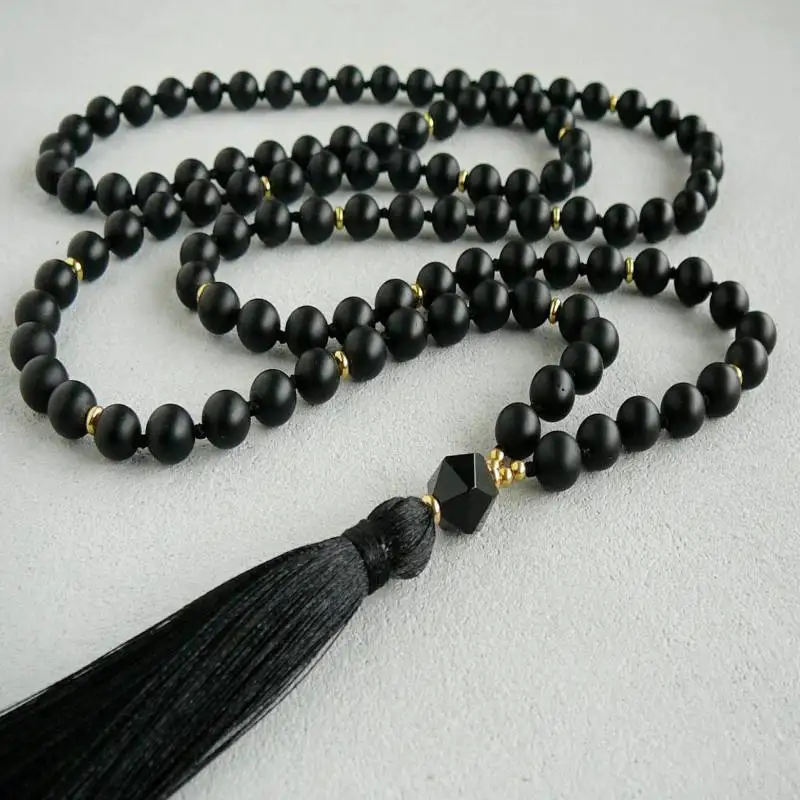 

Натуральное матовое ожерелье из черного оникса с 108 бусинами-малами, черным кисточком, для защиты и заземления, целебное кристаллическое украшение