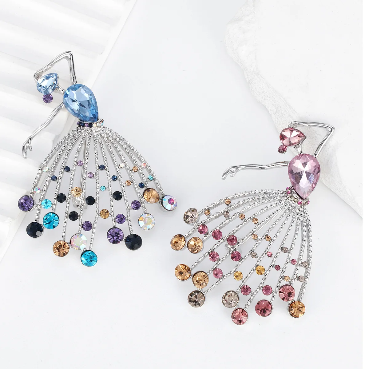 Personalized design, cute ballet girl brooch, dancing girl chest flower, rhinestone accessories, elegant temperament brooch