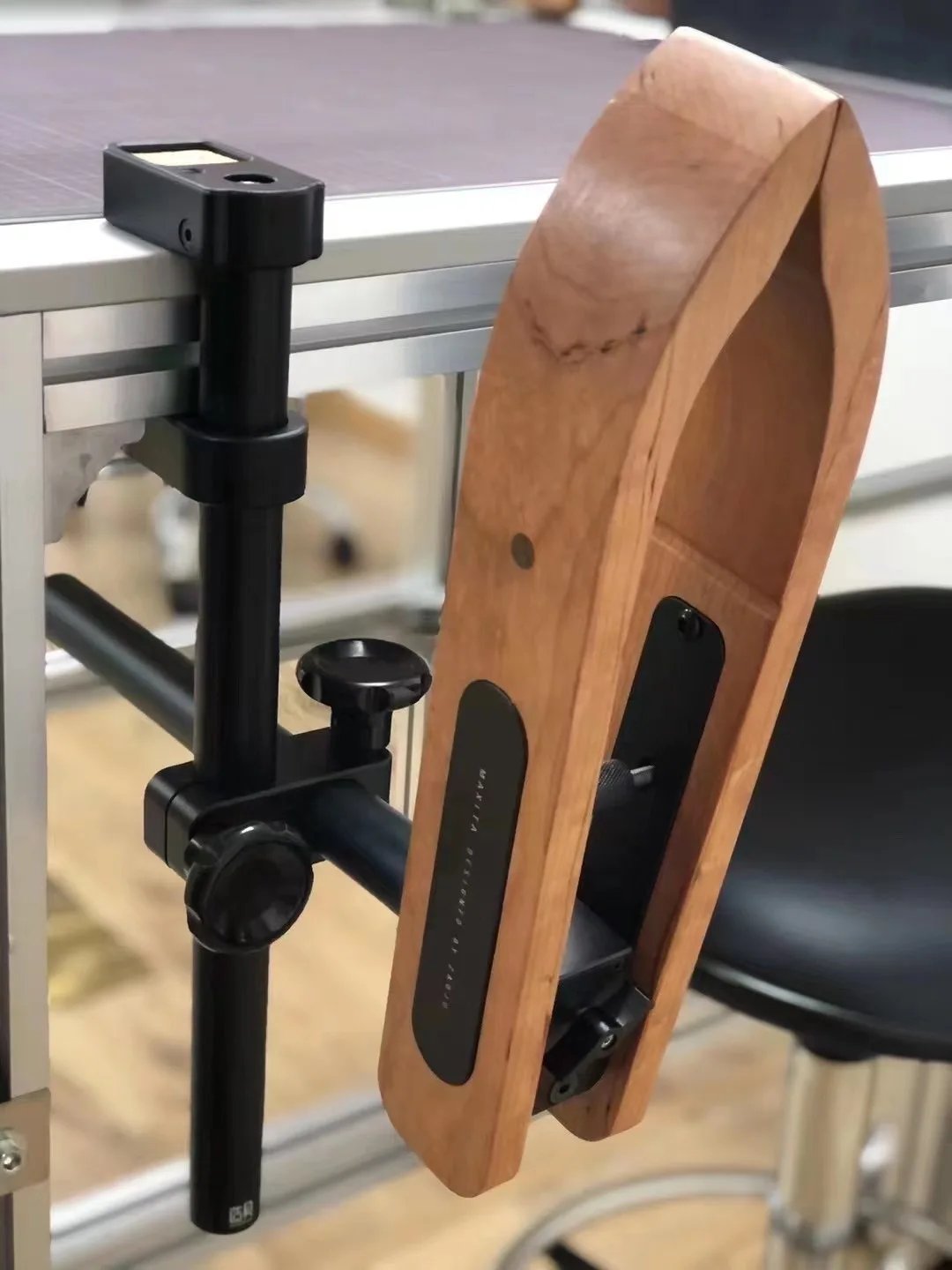 

Hand Sewing Black Walnut Clip Leather Craft Fixture Cherry Wood Leather DIY Stitching Fixation Tools MAXITA Stitching Pony
