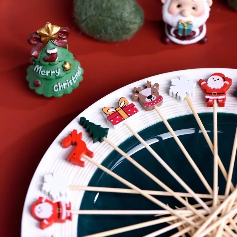 50/100 Stück festliche Weihnachts-Obstspieße mit Weihnachtsmann-, Schneeflocken- und Baumdesigns – Einweg-Bambusspieße für Partys, Desser – Detail 7