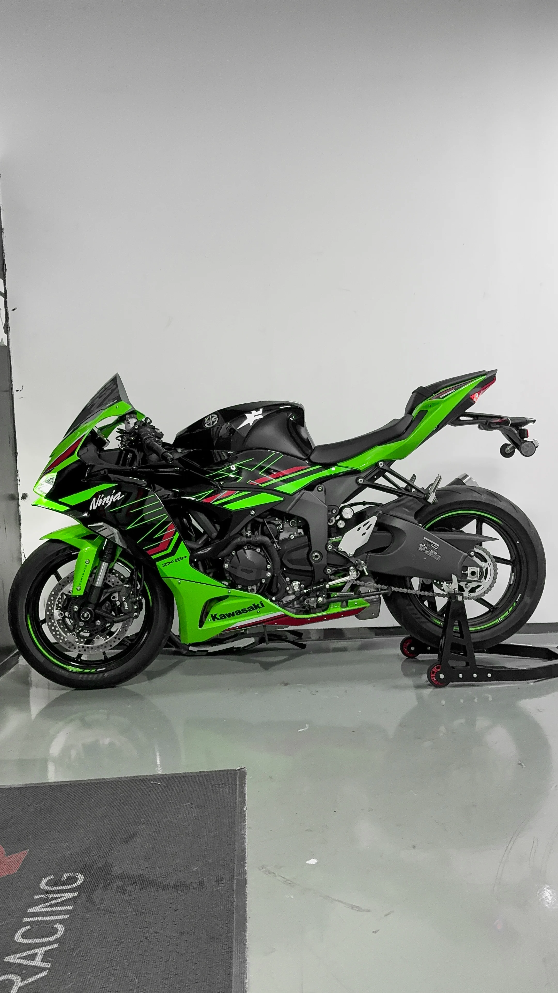 

Подходит для 24 моделей Kawasaki zx6r, модифицированных с высокой крышкой топливного бака и оригинальной установкой автомобильных отверстий без повреждений.