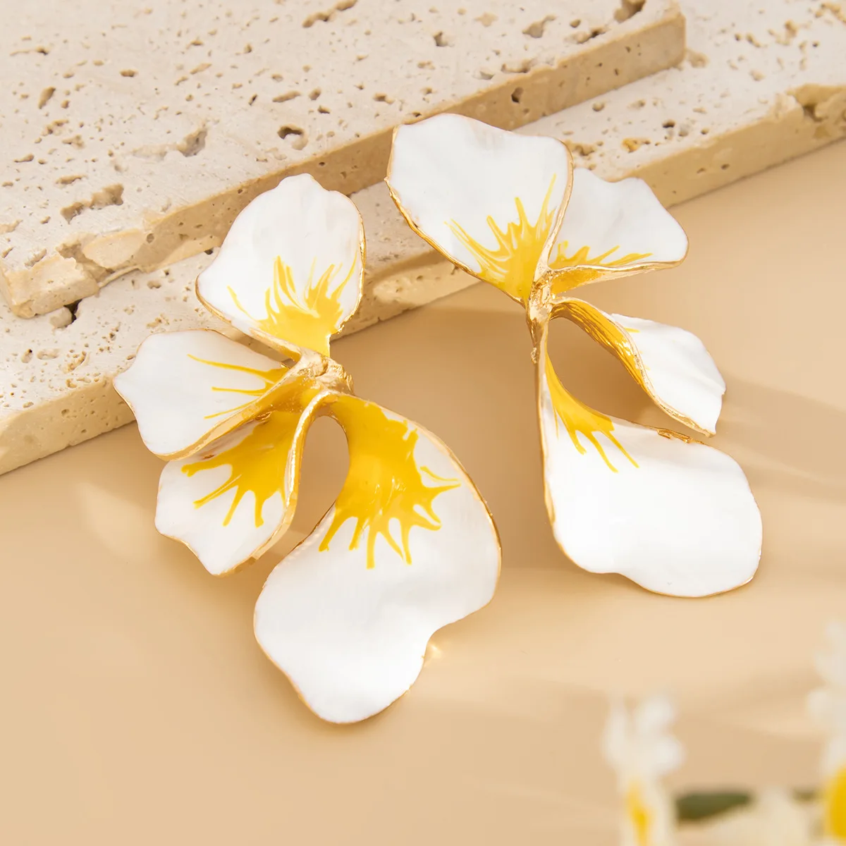 Exaggerated Gradient Enamel Color Big Petal Flower Stud Earrings Fashion Sweet Flower Earrings for Women Wedding Bridal Jewelry