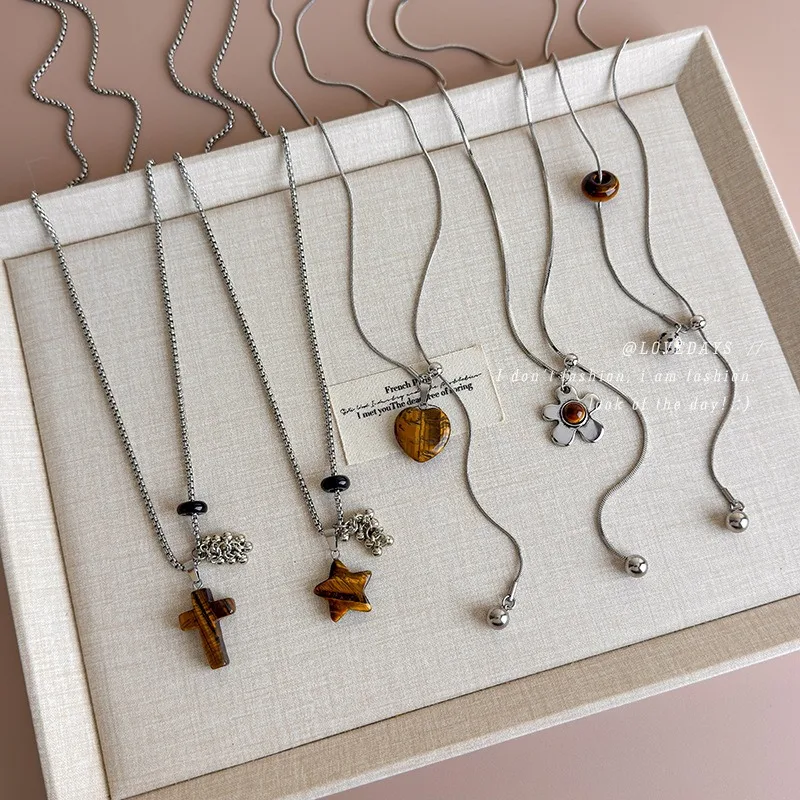 

Tiger Eye Stone Flower Heart Adjustable Chain Long Sweater Necklace for Women Vintage Versatile Non Slip Daily Wear Premium